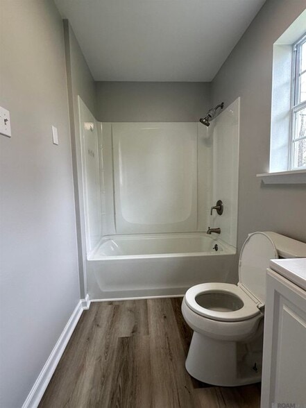 Building Photo - 376 Croydon Ave