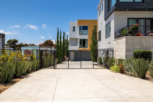 Building Photo - 551 Hawthorn St