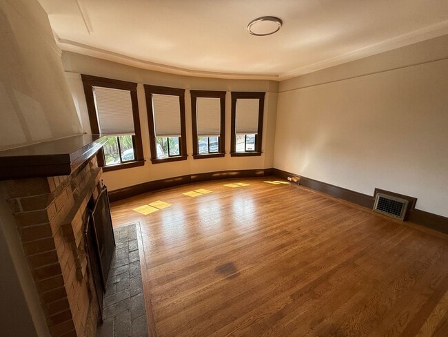 Building Photo - Bright Sunnyside Home with Fireplace, Bay Windows & Private Backyard!