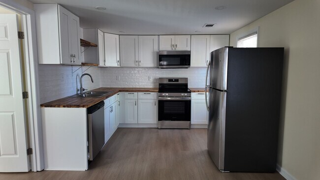 Building Photo - 203 17th St