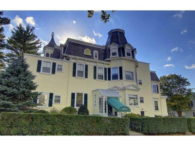 Building Photo - 45 Ayrault St