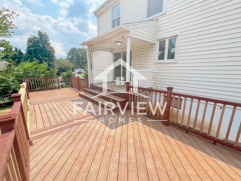 Building Photo - 3239 Mayflower Dr