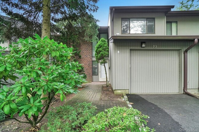 Building Photo - 23 Meadowood Dr