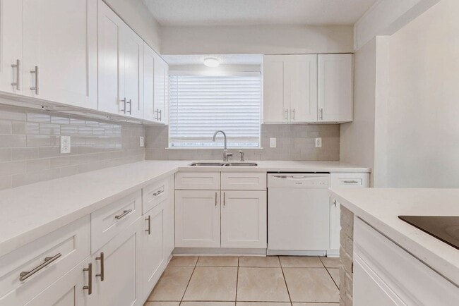 Building Photo - 1018 Rock Canyon Dr