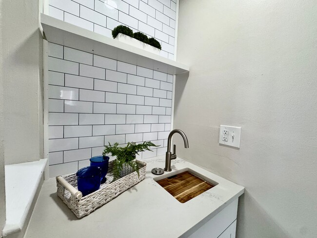 Building Photo - READY NOW!! Completely Updated 3-Bedroom Townhome in Kempsville Lake! Fenced Backyard - Pet Frien...