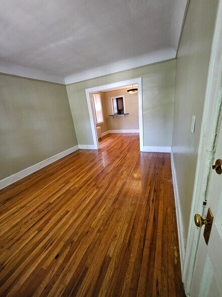 Building Photo - 891 Beaconsfield Ave