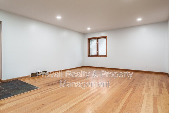 Building Photo - 5418 Tam O Shanter Dr