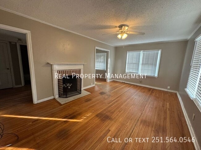 Building Photo - 207 Pinehill Dr