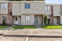 Building Photo - 2826 Louisiana Ave