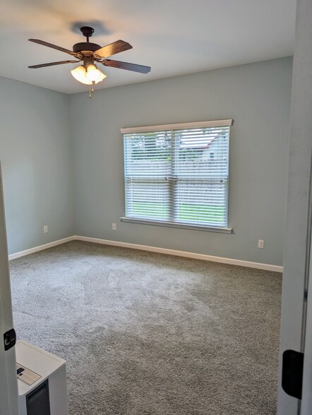 Building Photo - 218 Port Royal Dr
