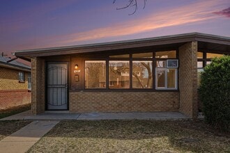 Building Photo - Newly Renovated 2Bed/1Bath Duplex in Park Hill