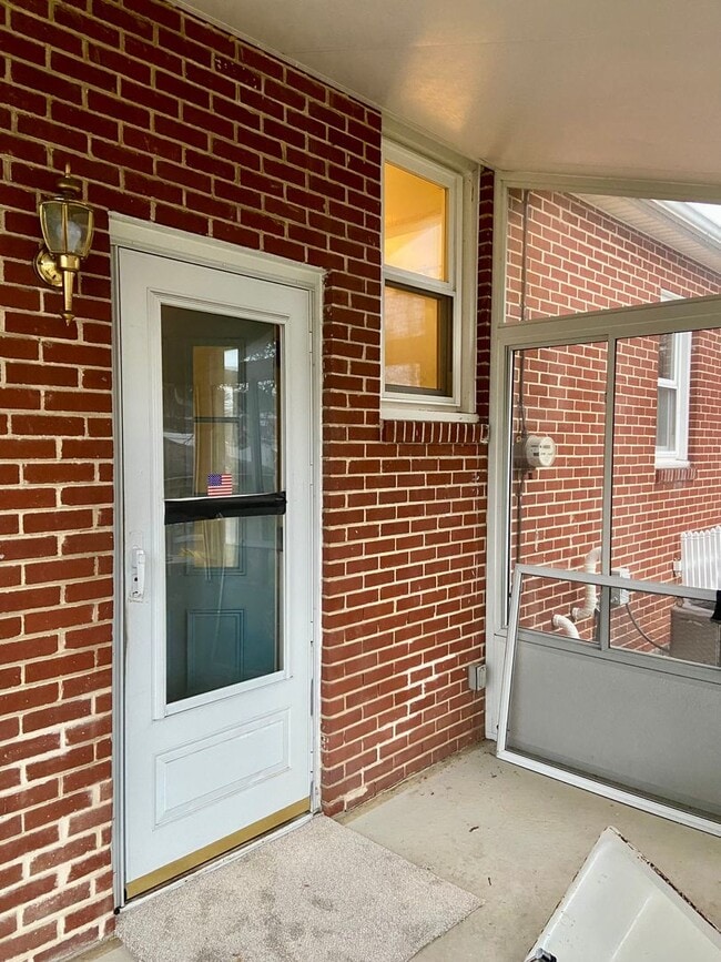 Building Photo - 4701 Lancaster St