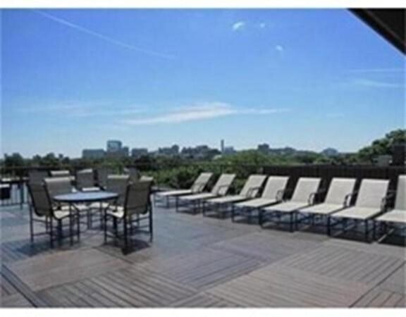 Building Photo - 125 Pleasant St