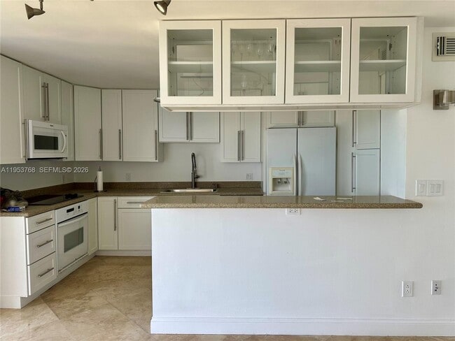 Building Photo - 881 Ocean Dr