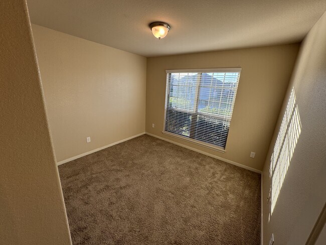 Building Photo - 5607 Markham Dr