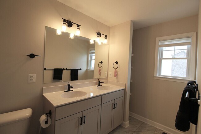 Building Photo - New construction 4 bed 3.5 bath townhome!