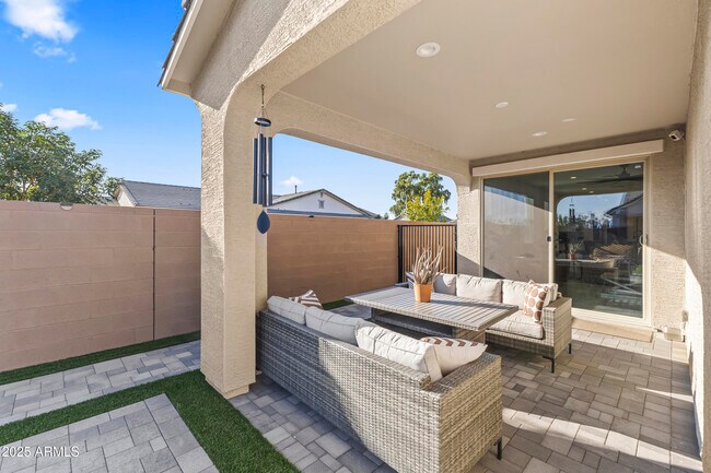 Building Photo - 5419 W Las Palmaritas Dr