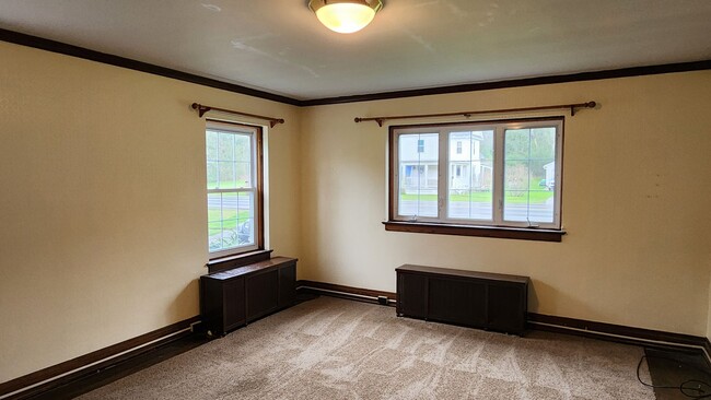 Building Photo - Four Bedroom Single Family home in Derreck...