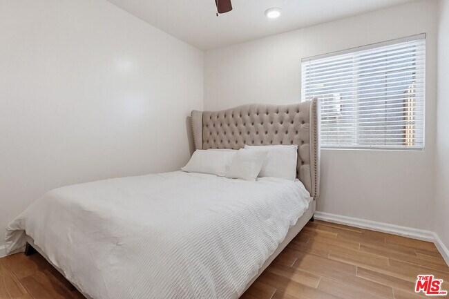 Building Photo - 9209 Paramount Blvd