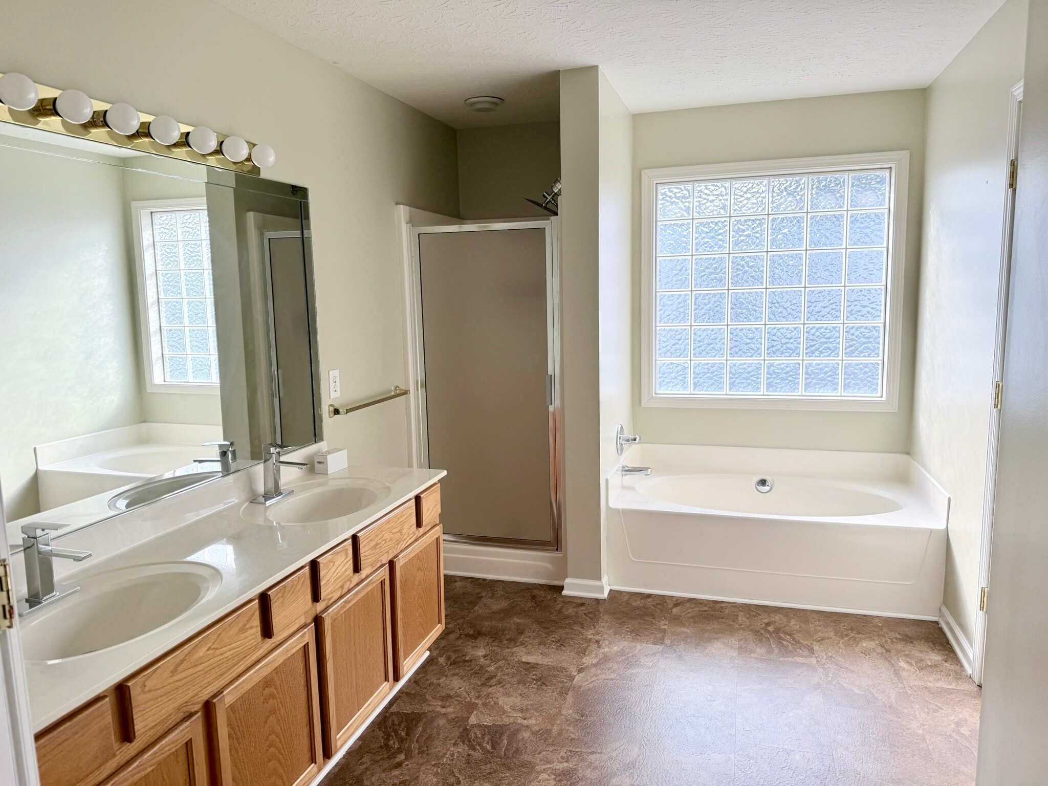 Building Photo - 588 Wellington Gardens Dr