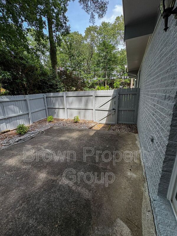 Building Photo - 3202 Cluny Dr