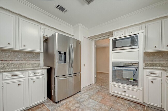 Building Photo - 5507 Enchanted Timbers Dr