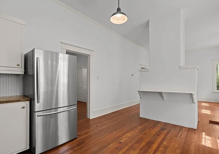 Kitchen - 1906 Wolcott Ave