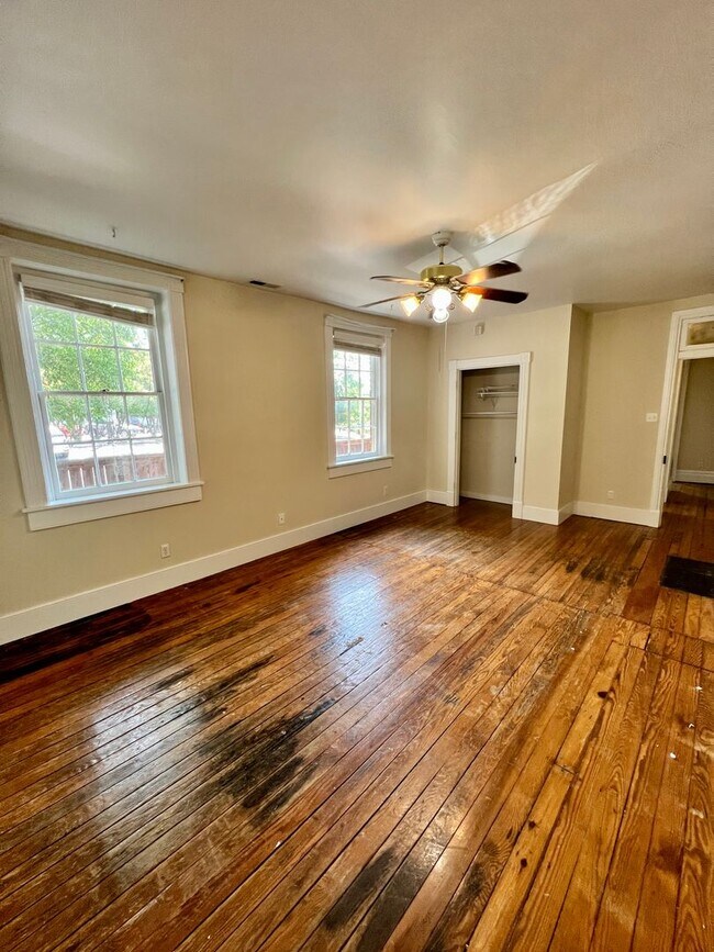 Building Photo - 212 W Main St