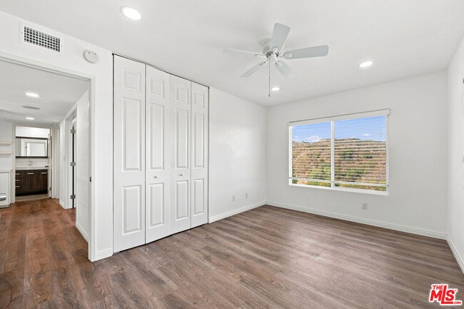 Building Photo - 4355 Chaumont Rd