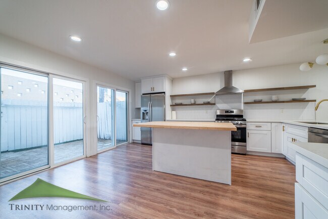 Building Photo - 2479 Caminito Ocean Cove
