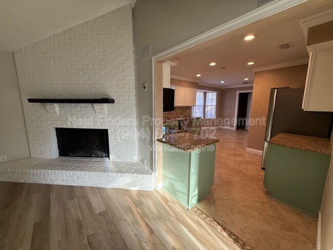 Building Photo - 12947 Tree Wy Ct N