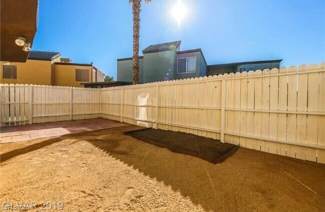 Building Photo - 1511 Living Desert Dr