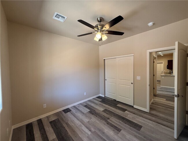 Building Photo - 3277 Tierra del Sol Dr