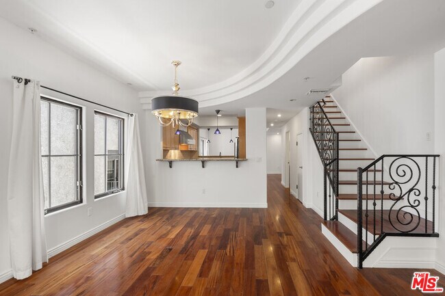 Building Photo - 744 N Alfred St