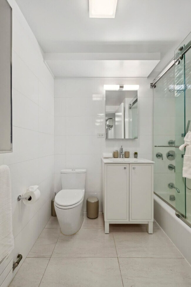 Building Photo - 125 E 83rd St