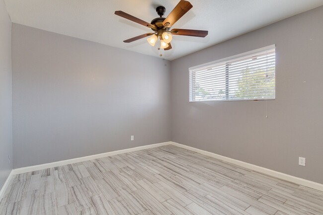 Building Photo - STUNNING 2 BEDROOM REMODELED TEMPE TOWNHOM...