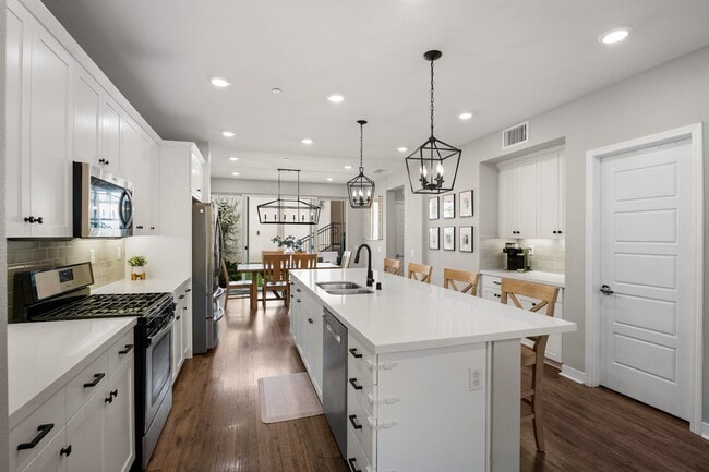 Building Photo - 10553 San Jose St