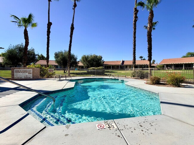 Building Photo - AVAILABLE NOW! BEAUTIFUL 2-Bedroom 2 -bathroom Condo in La Quinta Palms!