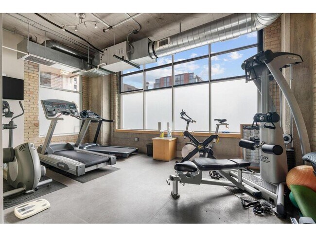 Building Photo - 748 N 3rd St