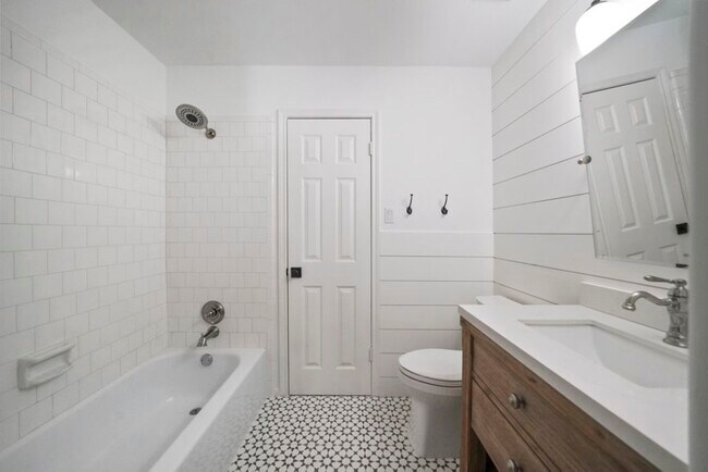 Building Photo - 31 Silver Canyon Pl
