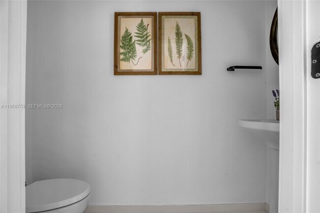 Building Photo - 1231 Sorrento Dr