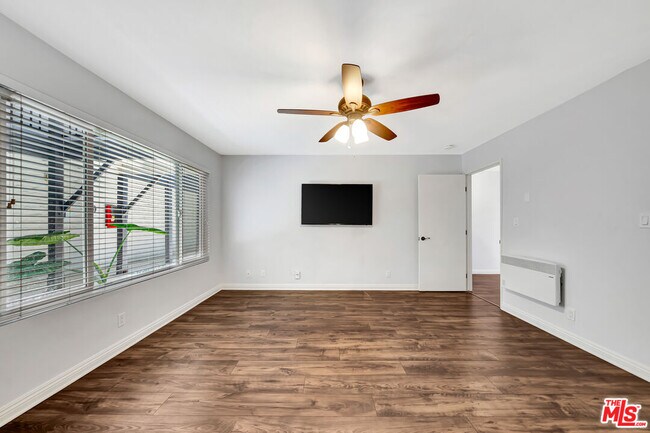 Building Photo - 3606 Vista Rey