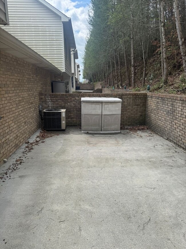 Building Photo - Awesome Townhouse of JOHN B DENNIS HIGWAY in the heart of Kingsport