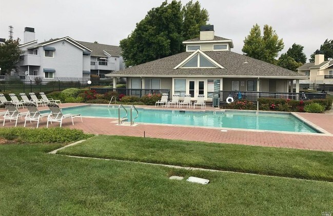Building Photo - 1201 Glen Cove Pky