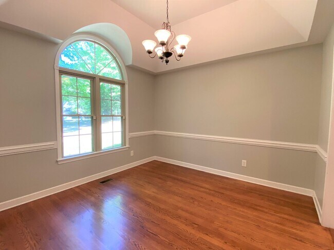 Building Photo - ~~ Luxurious Brick Home located in Mebane ~~