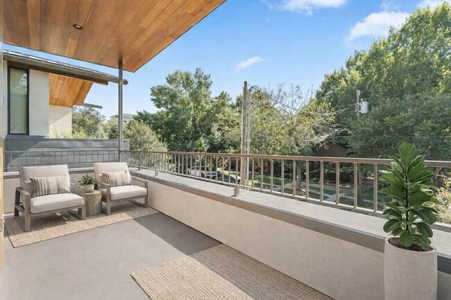 Building Photo - 3619 Springbrook St