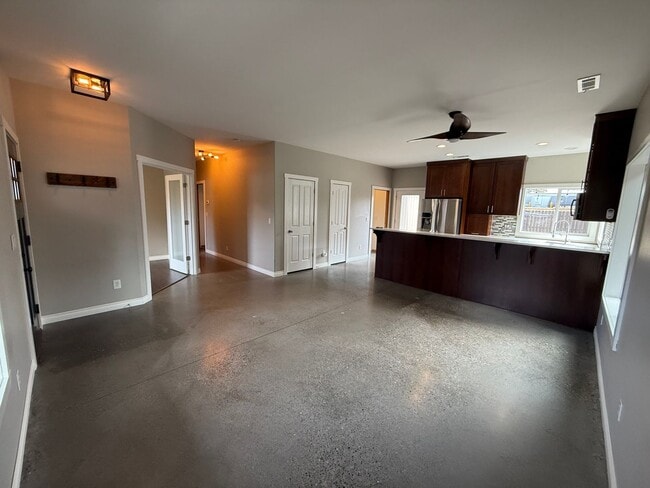 Building Photo - Fantastic 3 Bed/2 Bath Single Family Home in SE Bend