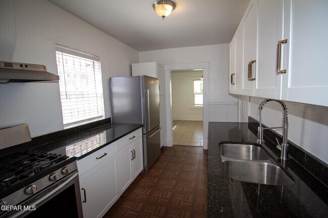 Building Photo - 3510 Porter Ave