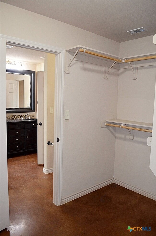 Building Photo - 5900 Boxelder Trail