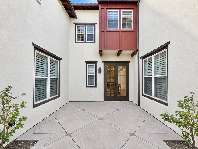 Building Photo - Luxury Living in Irvine's Prestigious Turtle Ridge